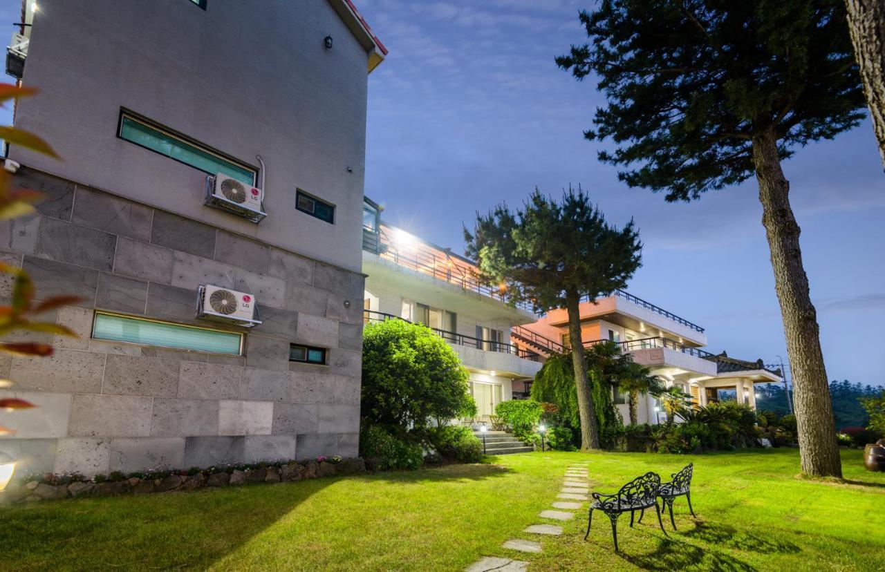 Harry And Sodam Pension Jeju Exterior photo