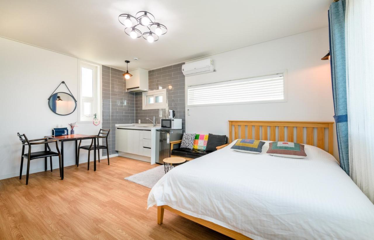 Harry And Sodam Pension Jeju Exterior photo