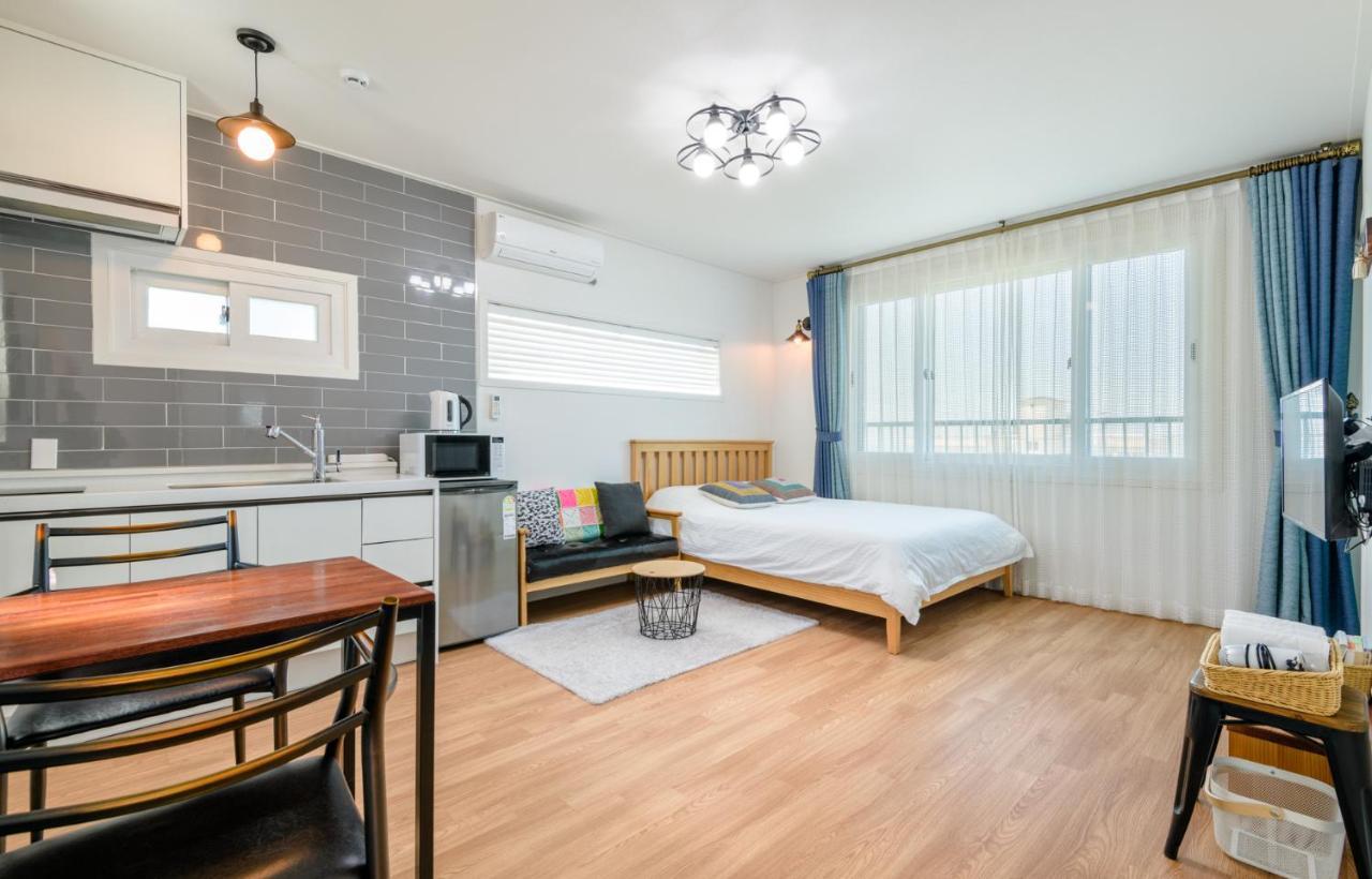 Harry And Sodam Pension Jeju Exterior photo