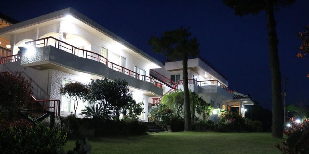 Harry And Sodam Pension Jeju Exterior photo